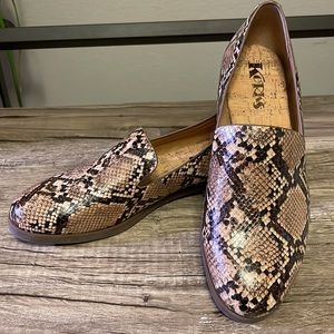 Korks Leather Snake Print Loafers